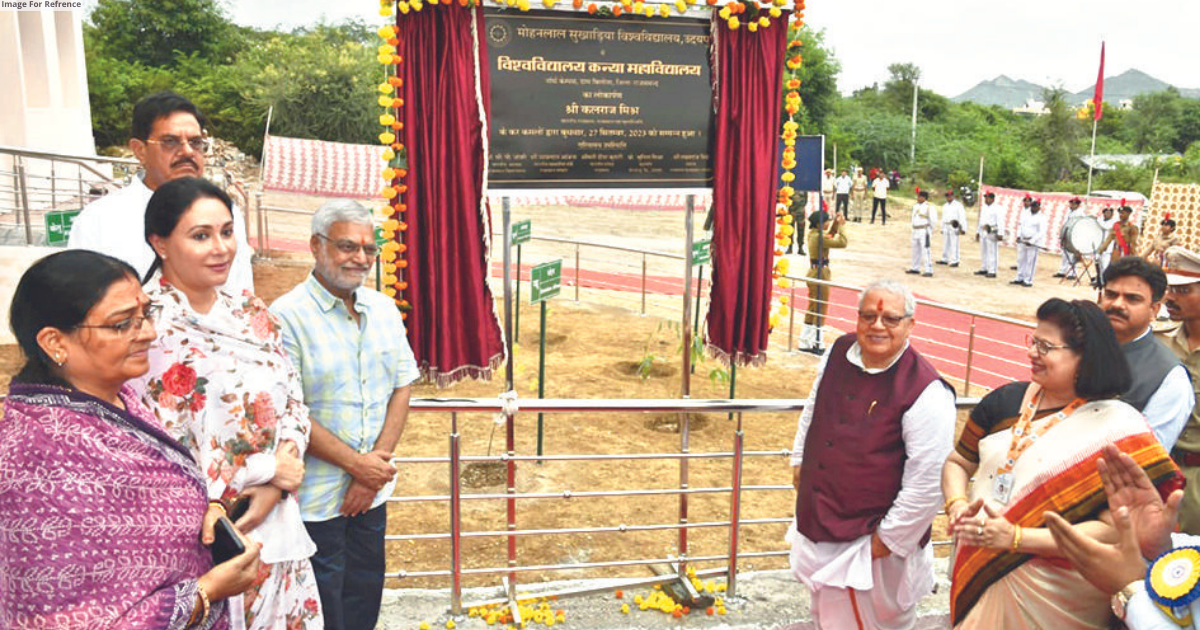Inaugurates schools, visits Shrinathji